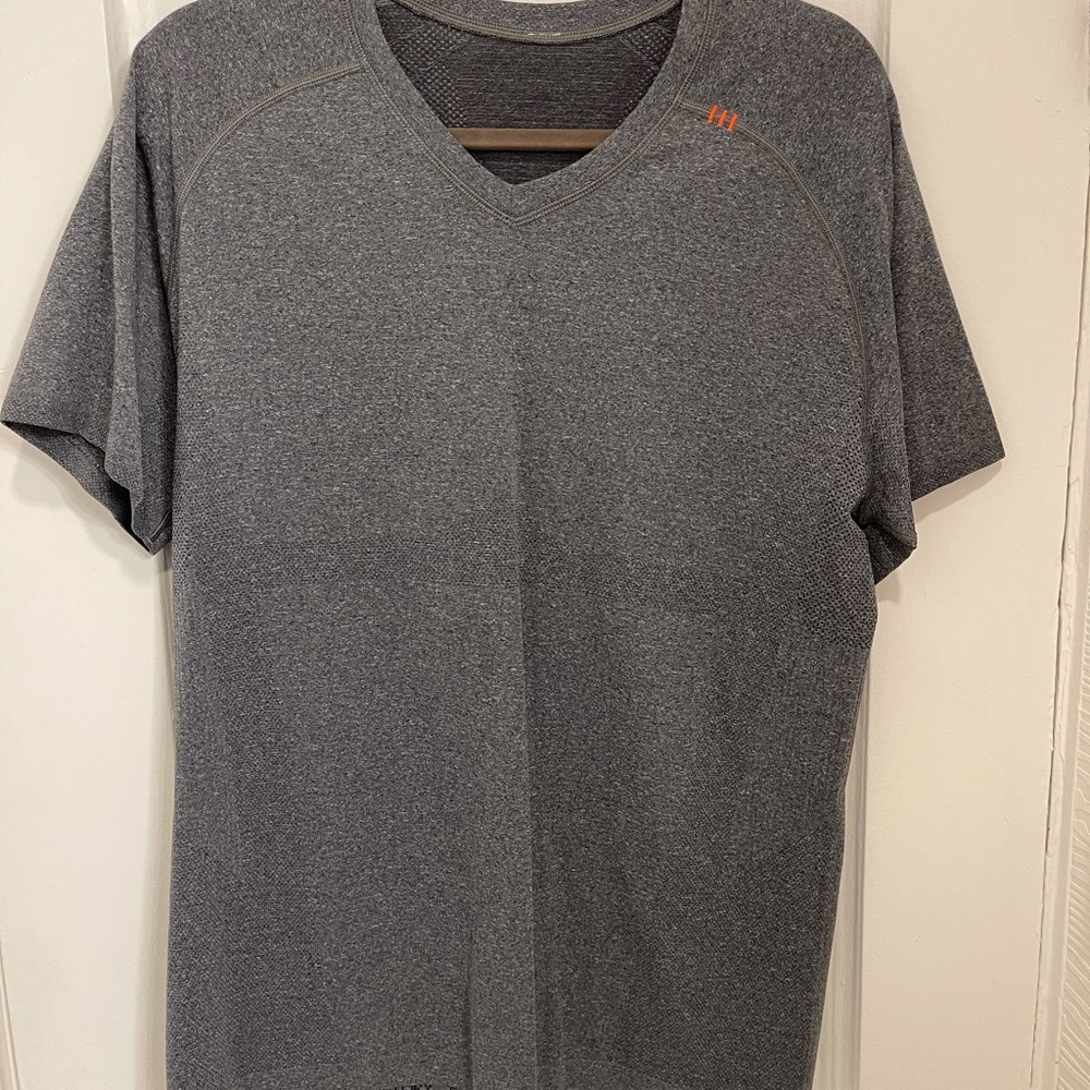 Lululemon metal vent tech vneck t-shirt